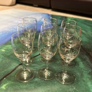 VINTAGE SNOWFLAKE OR STAR SMALLS WINE DRINKS GLASS SET OFF 9 IN EXCELLEN…